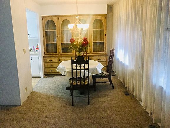 Cozy dining room area