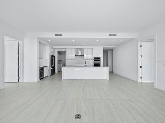 5th image of 301 Quay Cmns #1409