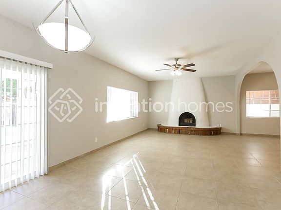 3rd image of 4815 W Cochise Dr