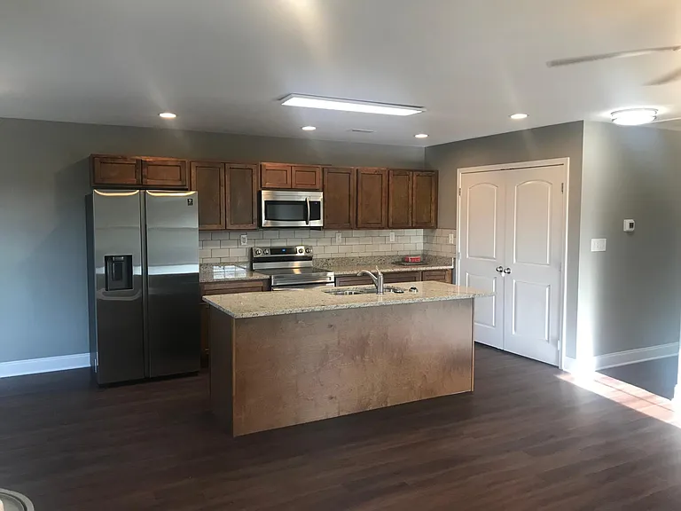 3317 Lyle Ave — Photo 12