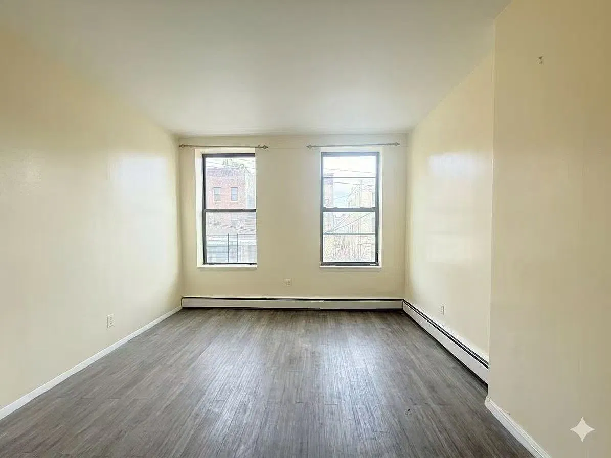 3 bed, 1100 sqft, $3,000 — Photo 3