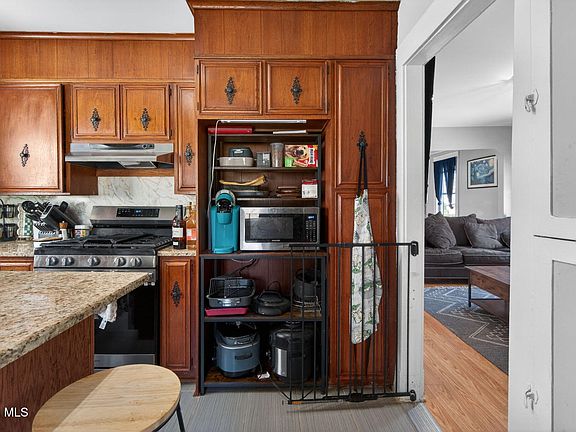 5th image of 55 Pleasantview Avenue