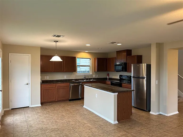 9001 Bird Brook Ln — Photo 2