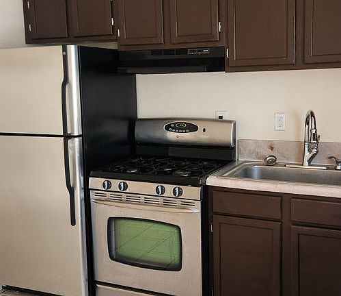 3rd image of 132-134 E Michigan Dr #2B-1BA-840SQFT