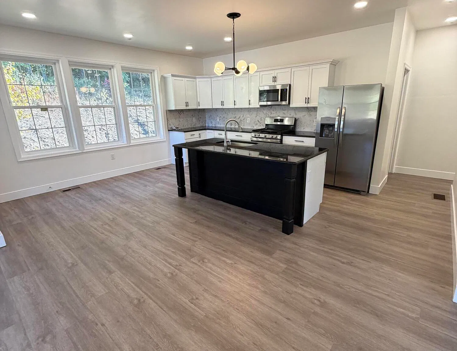 4 bed, 3.5 bath, 3280 sqft, $3,500 — Photo 2