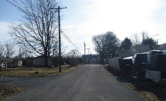 2nd image of 17114 Lombard St