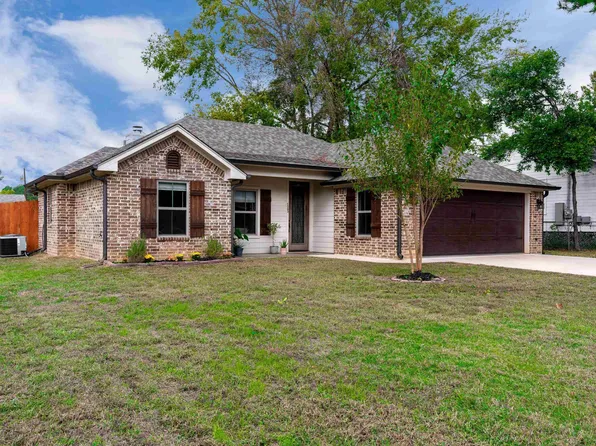 1303 N Olive St, Gladewater, TX 75647