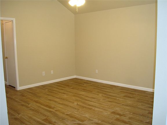 3rd image of 1590 Parkfield Cir