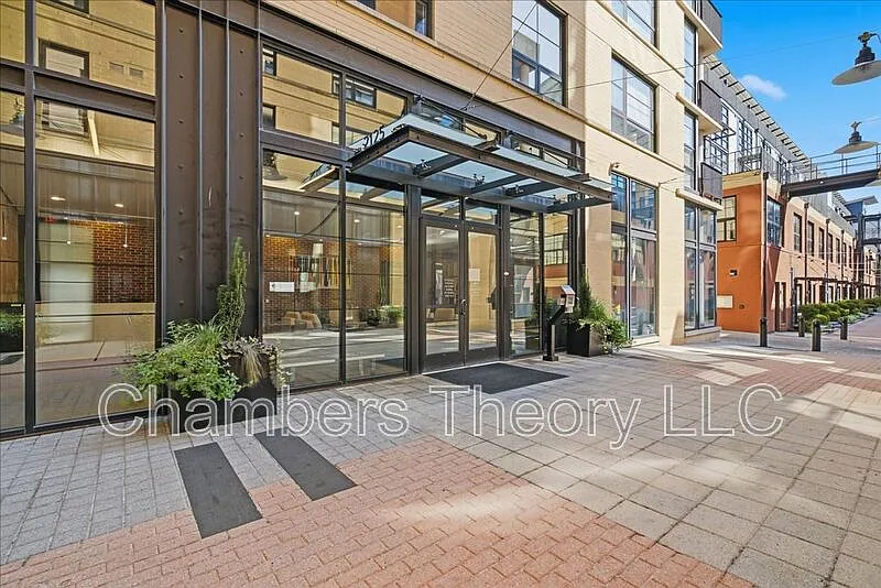 1 bed, 1.0 bath, 701 sqft, $2,800 — Photo 2