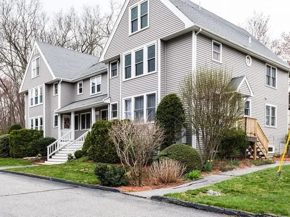 23 Stefaniak Ave APT 1, Webster, MA 01570