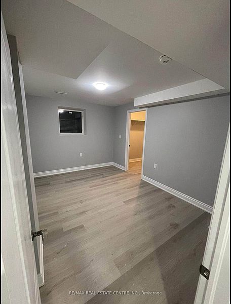Kitchener House for rent - 2 Bedrooms — photo 7