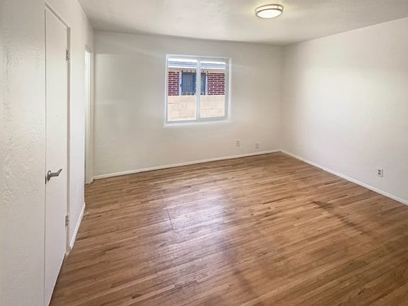 2nd image of 917 Dakota St SE