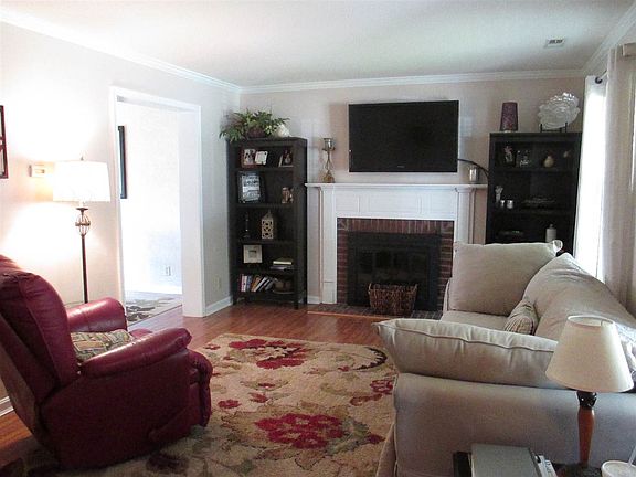 3rd image of 2900 Oakshire Dr
