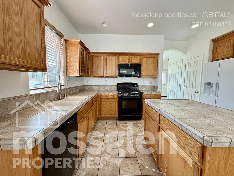 141 Chelwood Ln — Photo 8