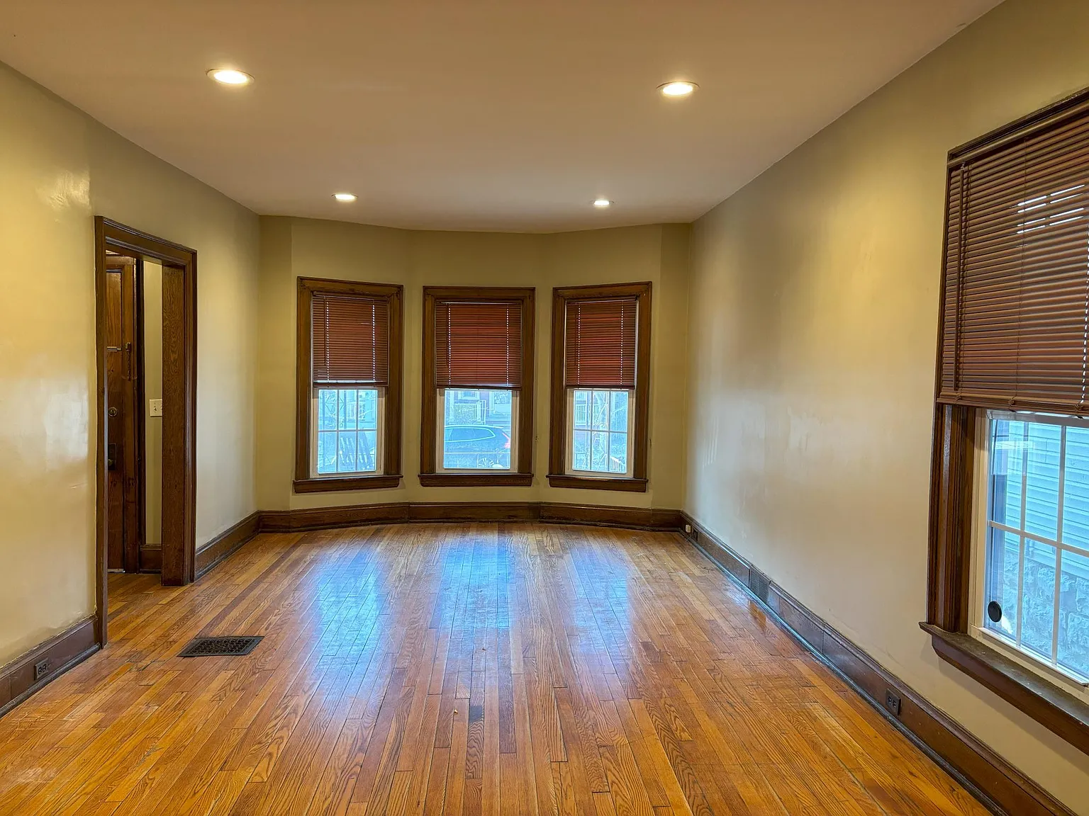 3 bed, 1450 sqft, $1,800 — Photo 2