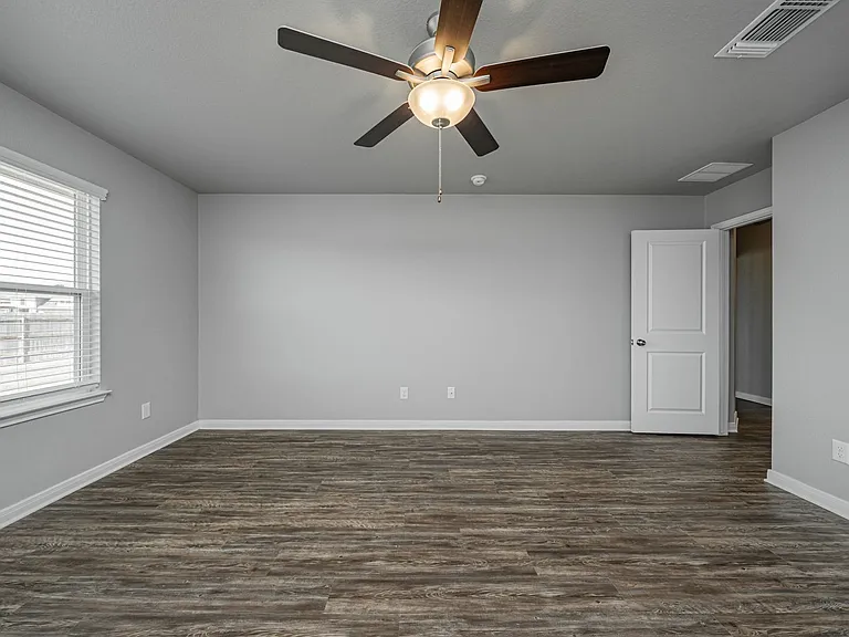 1368 Kingsgate Dr — Photo 23