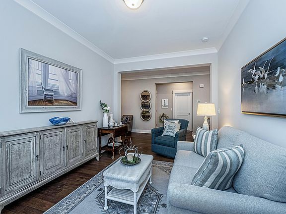 4th image of 362 Oak Park St