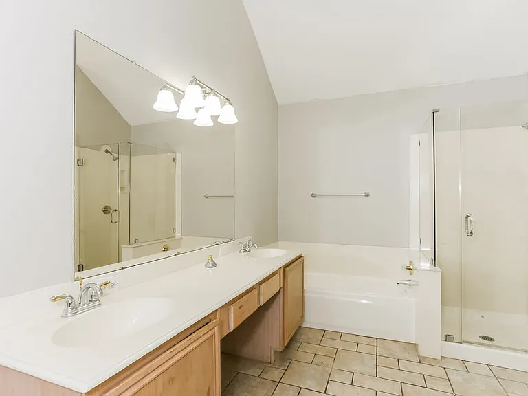 1211 Old Knoll Dr — Photo 11