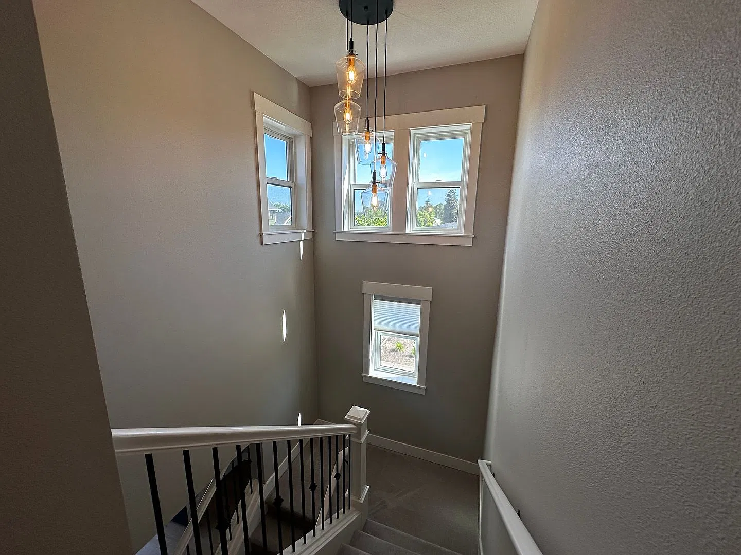 Coming Soon 4 Bedroom, With A Bonus Room, 3 Bath Single Family House — Photo 4