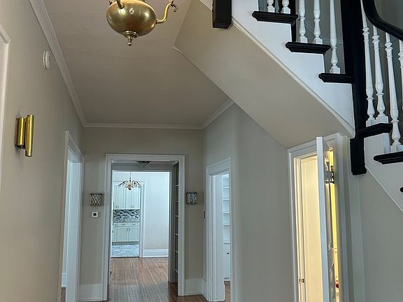 2nd image of 530 W 6th St