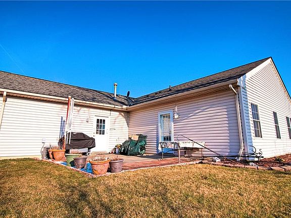 3rd image of 141 Arrow Ct