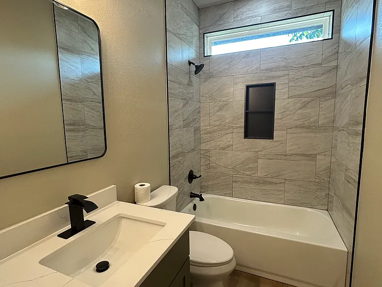 2206 E Avenue G — Photo 6
