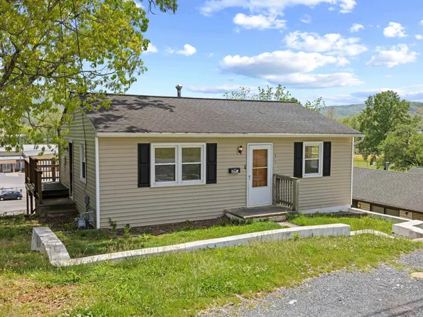 870 Fairfax Ave, Waynesboro, VA 22980