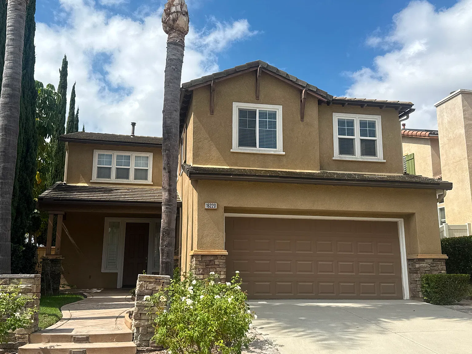 5 bed, 2492 sqft, $5,699 — Photo 2