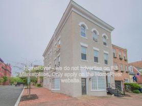 1300 35th St NW, Washington, DC