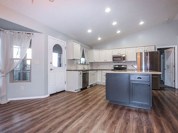 4th image of 1889 N Emerald Dr