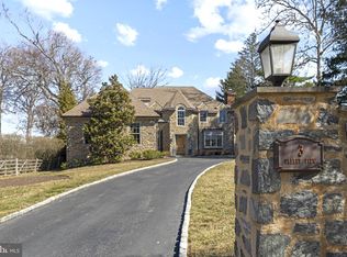 3 Valley View Rd, Philadelphia, PA 19118