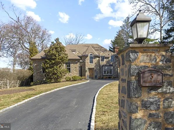 3 Valley View Rd, Philadelphia, PA 19118