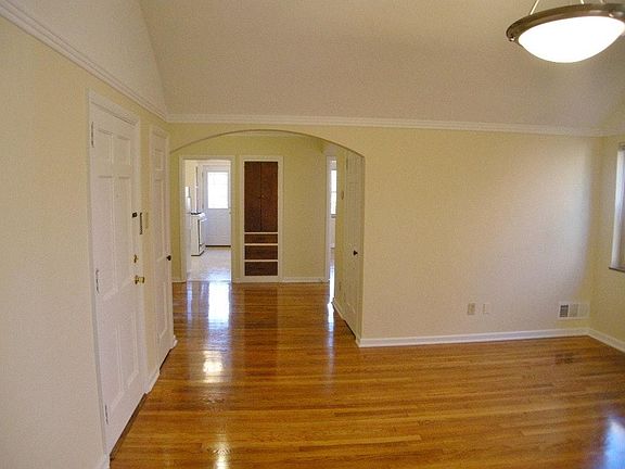 5th image of 1653 Westwood Ave APT C