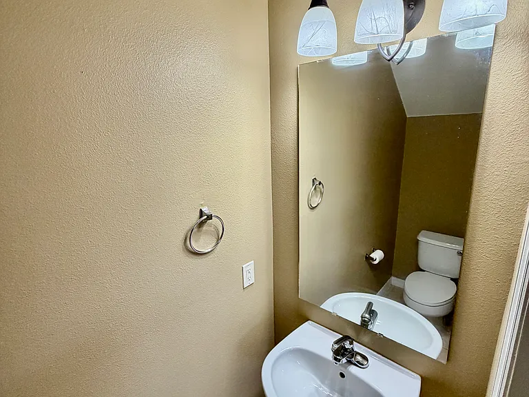 1/2 bath downstairs