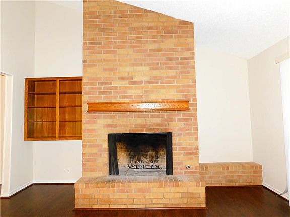 5th image of 2204 Canterbury Ct