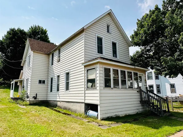 642 E Empire St, Ishpeming, MI 49849