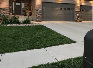 3932 Crest Cir, Bismarck, ND 58503