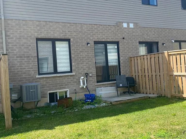 520 Grey St #38 — Photo 6