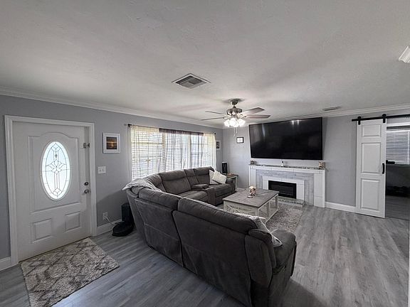 4th image of 709 Caddie Place