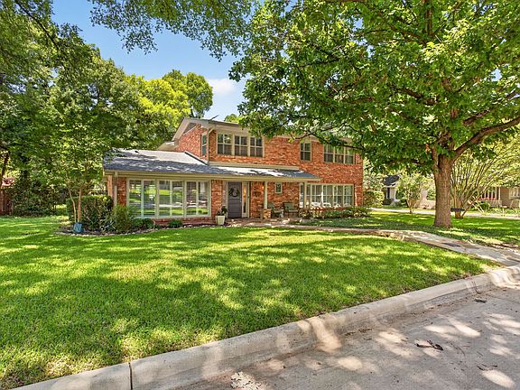 2nd image of 3712 Fox Hollow St