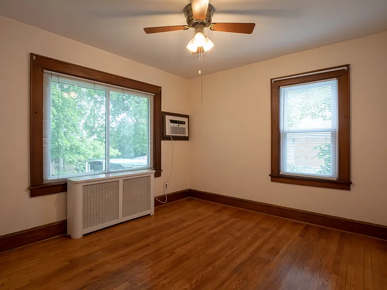 31 Spring Valley Ave — Photo 2