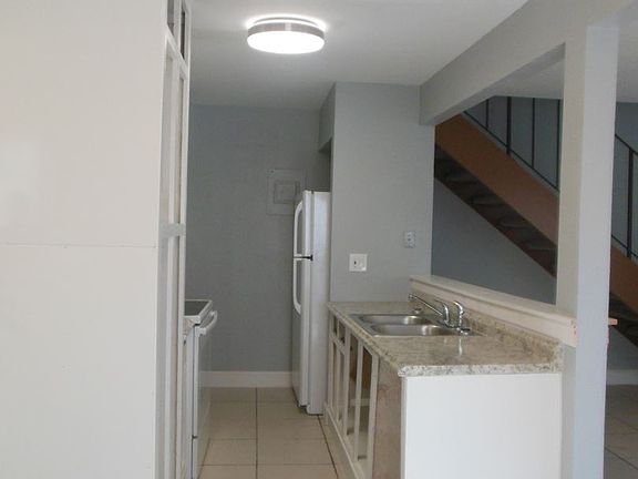 3rd image of 805 W Tiffany Dr APT 2