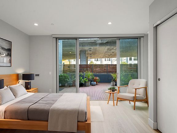 Spacious Bedroom & Private Ipe Deck