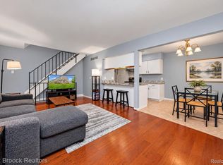 387 Neptune Dr, Walled Lake, MI 48390