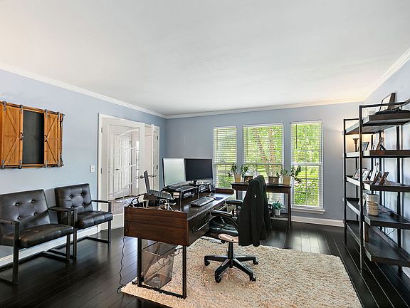 5th image of 728 Brighton Cir