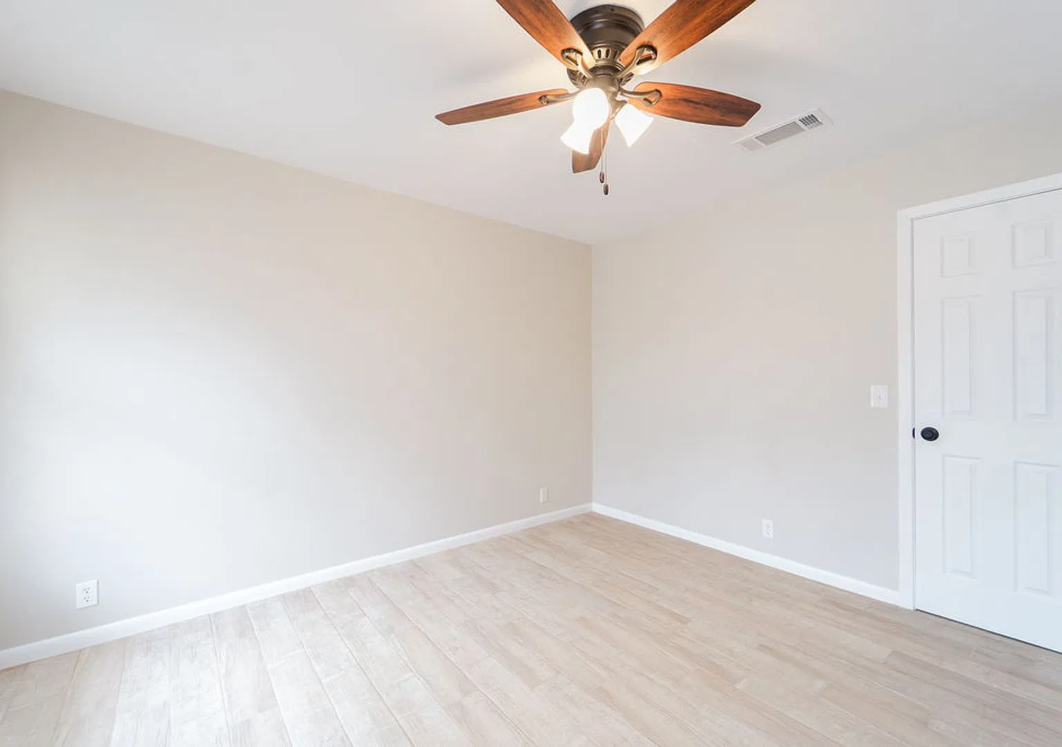 3 bedrooms and 2 full bathrooms — Photo 3