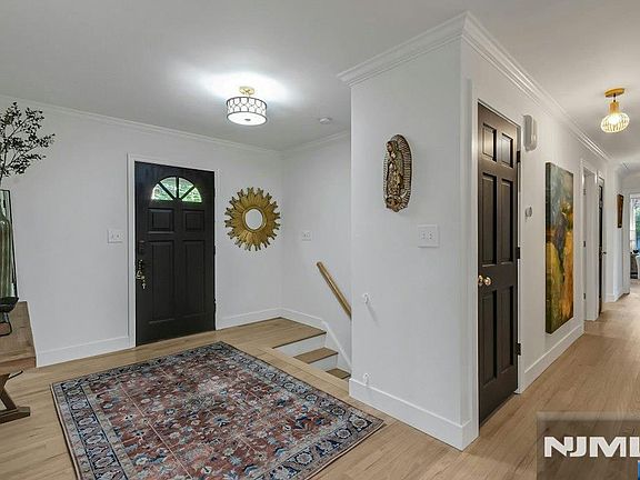 3rd image of 888 Briarwoods Road