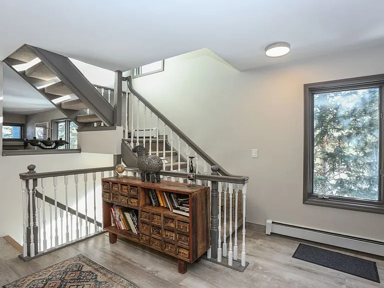 1 Mount Royal Dr — Photo 7