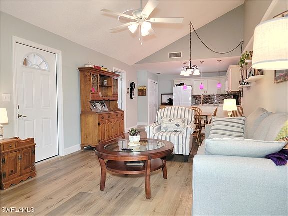 5th image of 5670 Foxlake Dr