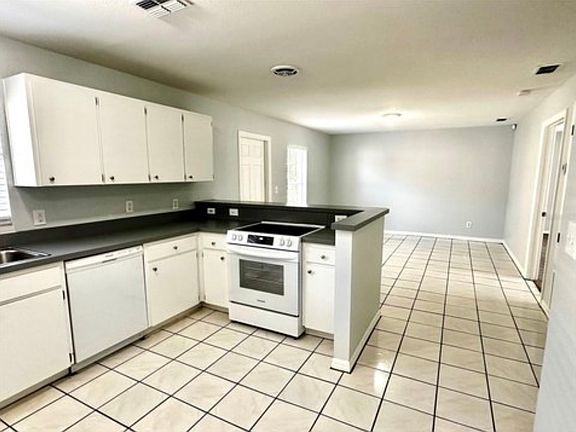 5th image of 2630 E 38th Ave